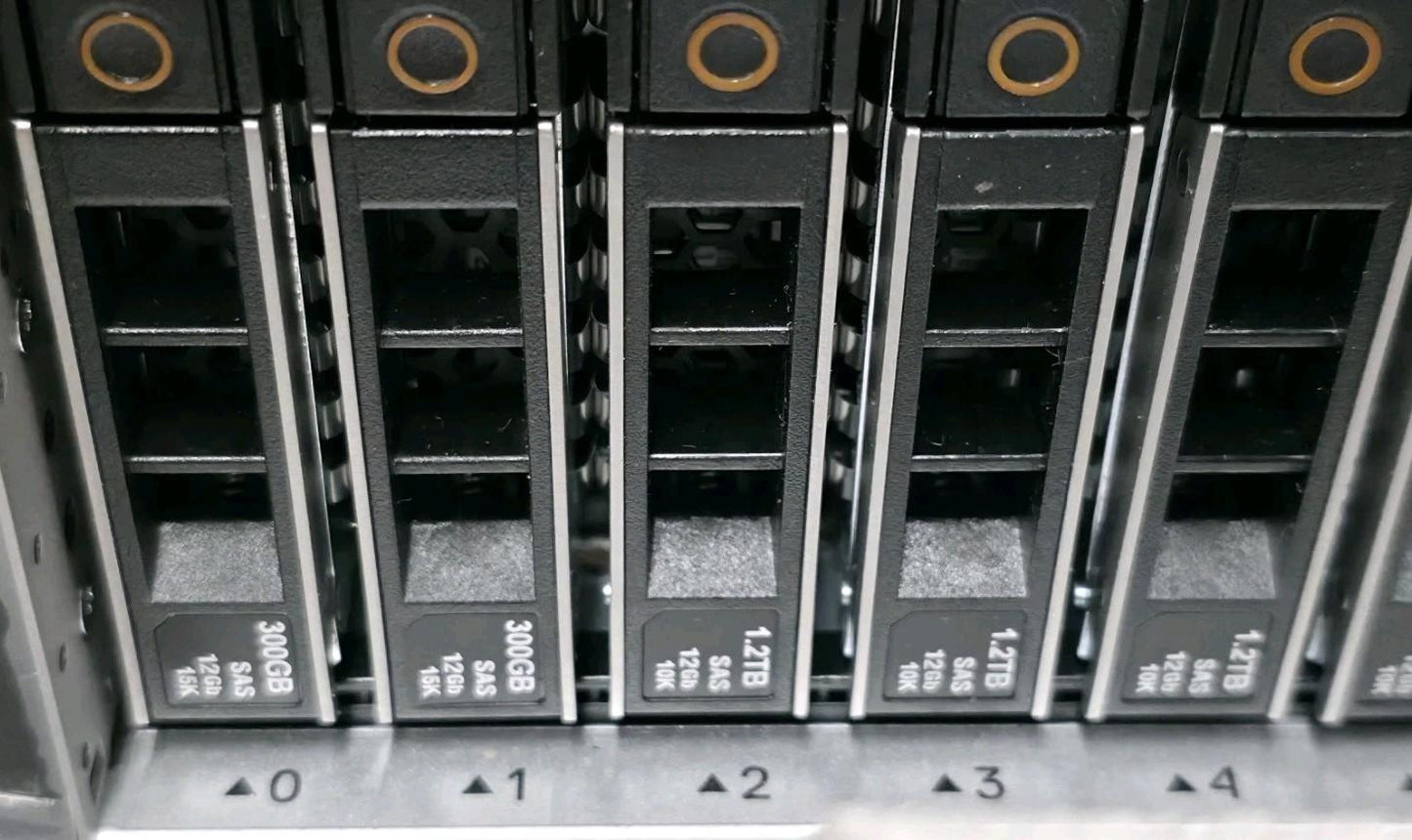 DELL PowerEdge R740XD Server 24 SFF 1x Xeon Gold 6234 3.3GHz 32GB RAM 22x1.2TB