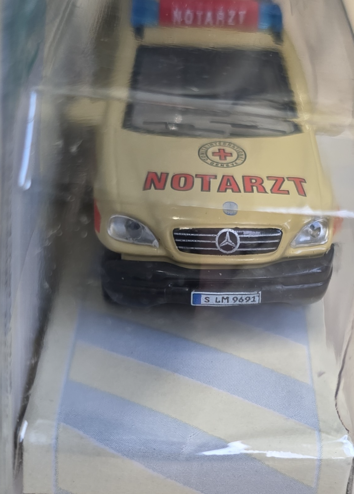 CARARAMA 1:72 Scale Notarzt German Mercedes-Benz W163 Emergency Vehicle Diecast